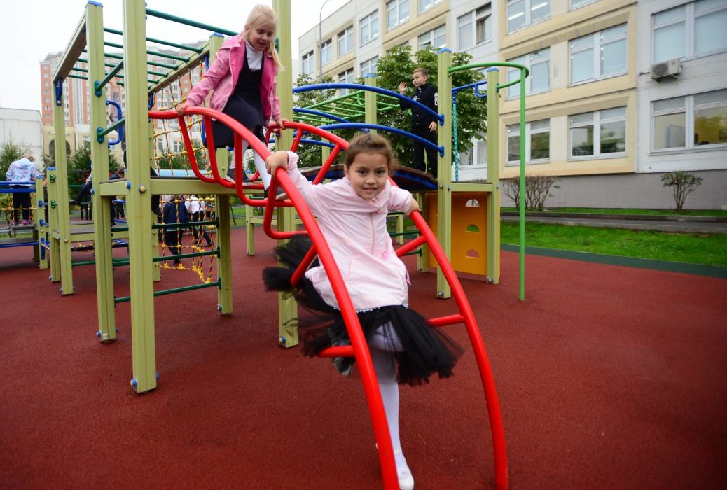 У школы на улице Свободы обновят спортивные площадки
