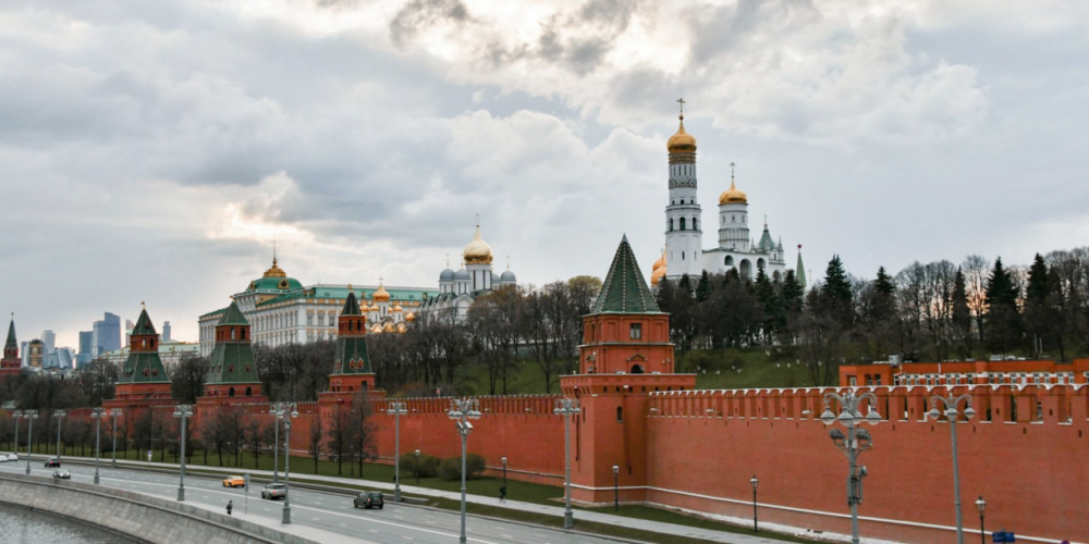 Пришедшие на пункт отбора контрактников заявили о желании защищать будущее Родины